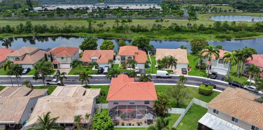 Villa ou maison à Sunrise, Floride 4 chambres, 229.28 m2 № 1208790