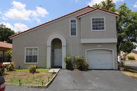 House in Sunrise, Florida 3 bedrooms, 132.2 sq.m. № 1208789 - photo 3