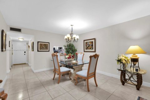 Condo in Plantation, Florida, 2 bedrooms  № 1378563 - photo 6