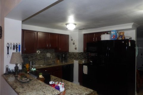 House in Tampa, Florida 4 bedrooms, 171.13 sq.m. № 1363733 - photo 3