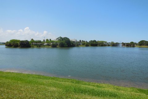 Condo in West Palm Beach, Florida, 1 bedroom  № 787012 - photo 2