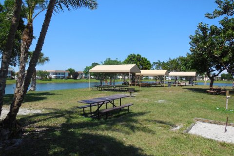 Condo in West Palm Beach, Florida, 1 bedroom  № 787012 - photo 3