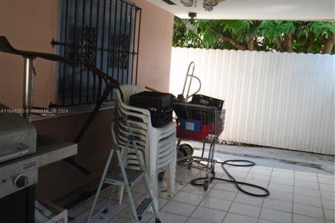 House in Miami, Florida 3 bedrooms, 134.06 sq.m. № 1330794 - photo 26