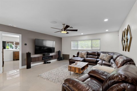 House in Fort Lauderdale, Florida 3 bedrooms, 277.41 sq.m. № 808484 - photo 30