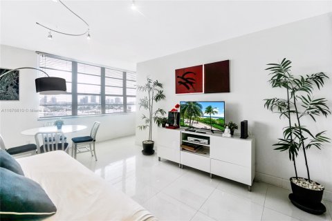 Condominio en venta en Miami Beach, Florida, 1 dormitorio, 51.1 m2 № 1401674 - foto 1