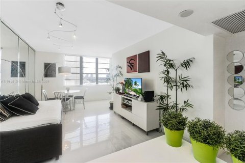 Copropriété à vendre à Miami Beach, Floride: 1 chambre, 51.1 m2 № 1401674 - photo 2