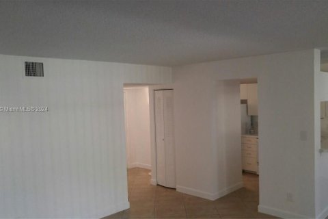 Condominio en venta en Coral Springs, Florida, 1 dormitorio, 75.81 m2 № 1226187 - foto 13