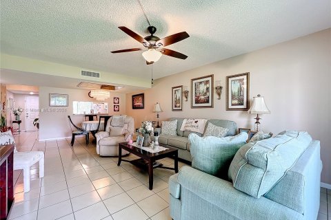 Condo in Lake Worth, Florida, 2 bedrooms  № 1330108 - photo 3