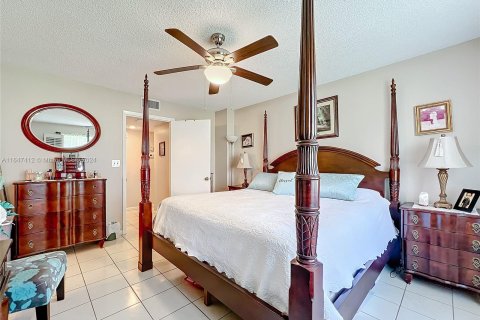 Condo in Lake Worth, Florida, 2 bedrooms  № 1330108 - photo 19