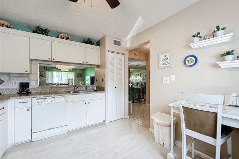 Condo in Lake Worth, Florida, 2 bedrooms  № 1330108 - photo 15