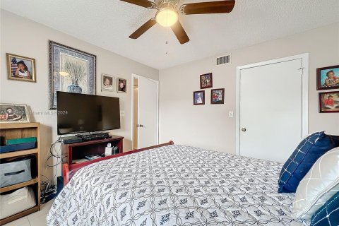 Condo in Lake Worth, Florida, 2 bedrooms  № 1330108 - photo 29