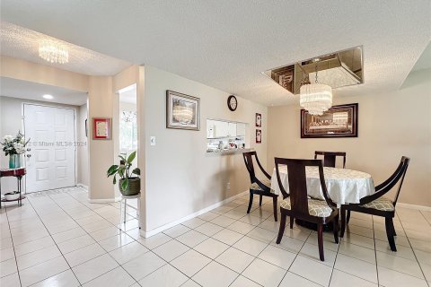 Condo in Lake Worth, Florida, 2 bedrooms  № 1330108 - photo 5