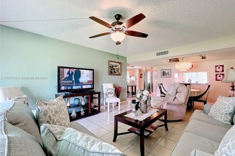 Condo in Lake Worth, Florida, 2 bedrooms  № 1330108 - photo 4