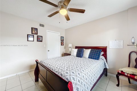 Condo in Lake Worth, Florida, 2 bedrooms  № 1330108 - photo 28