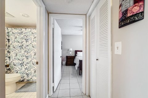 Condo in Lake Worth, Florida, 2 bedrooms  № 1330108 - photo 26