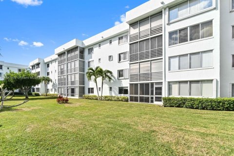 Condo in Lake Worth, Florida, 2 bedrooms  № 1330108 - photo 1