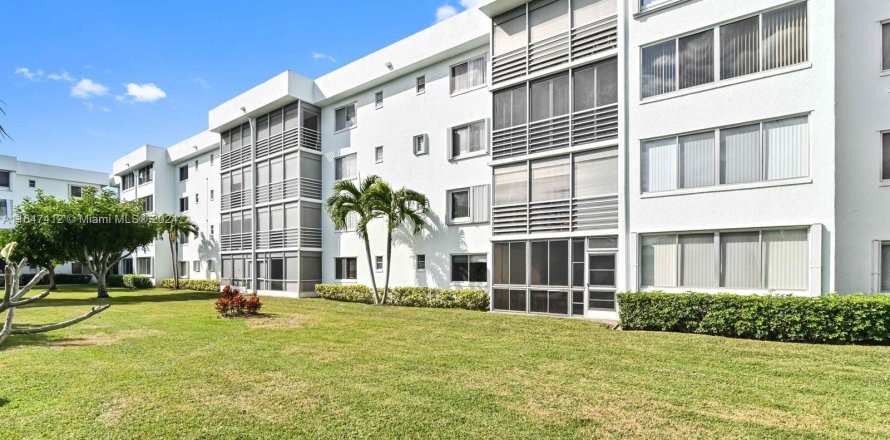 Condominio en Lake Worth, Florida, 2 dormitorios  № 1330108