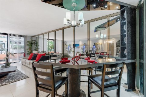 Condo in Miami, Florida, 2 bedrooms  № 1329112 - photo 26