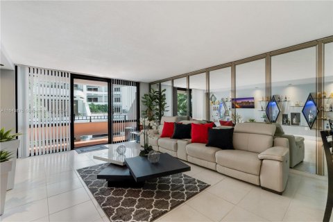 Condo in Miami, Florida, 2 bedrooms  № 1329112 - photo 28