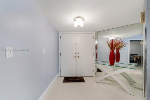 Copropriété à vendre à Miami, Floride: 2 chambres, 120.4 m2 № 1329112 - photo 18