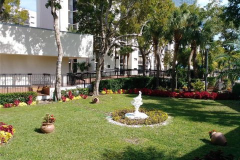 Condo in Sunny Isles Beach, Florida, 1 bedroom  № 732544 - photo 13