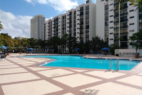 Copropriété à vendre à Sunny Isles Beach, Floride: 1 chambre, 71.26 m2 № 732544 - photo 12