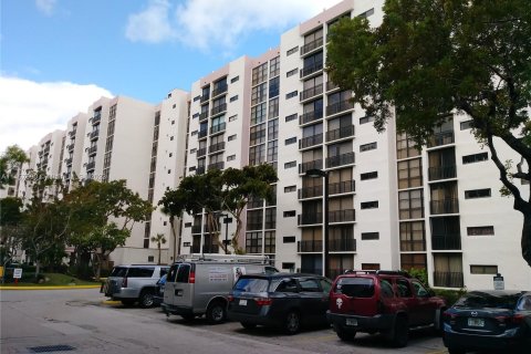 Condominio en venta en Sunny Isles Beach, Florida, 1 dormitorio, 71.26 m2 № 732544 - foto 9