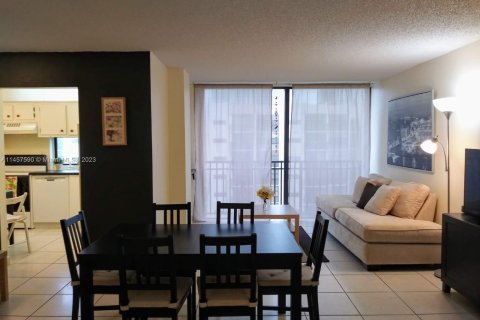 Condo in Sunny Isles Beach, Florida, 1 bedroom  № 732544 - photo 16