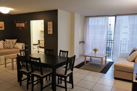 Condo in Sunny Isles Beach, Florida, 1 bedroom  № 732544 - photo 1