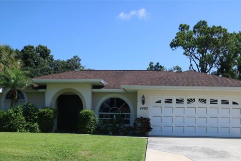 Villa ou maison à vendre à North Port, Floride: 2 chambres, 96.25 m2 № 1326216 - photo 1