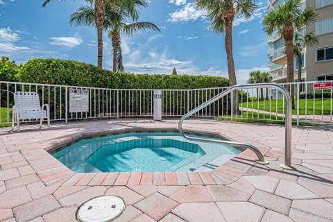 Condominio en venta en Hutchinson Island South, Florida, 2 dormitorios, 129.6 m2 № 582679 - foto 20