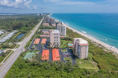 Condominio en venta en Hutchinson Island South, Florida, 2 dormitorios, 129.6 m2 № 582679 - foto 1