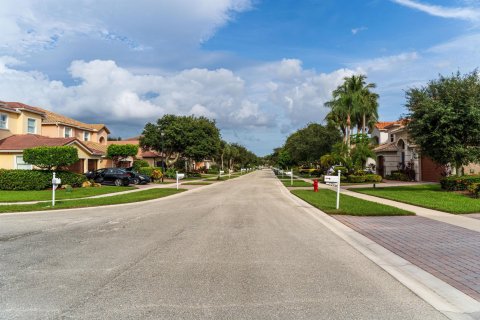 House in Lake Worth, Florida 4 bedrooms, 263.47 sq.m. № 787181 - photo 14