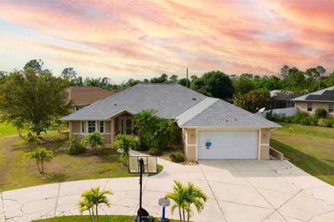 Casa en venta en Punta Gorda, Florida, 4 dormitorios, 262.45 m2 № 1089097 - foto 1