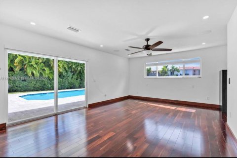 Купить виллу или дом в Норт-Майами, Флорида 5 спален, 319.77м2, № 843672 - фото 25