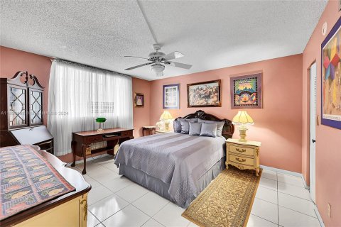 Condo in Tamarac, Florida, 2 bedrooms  № 1410413 - photo 26