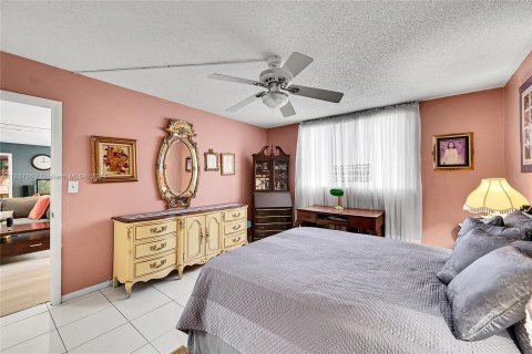 Condo in Tamarac, Florida, 2 bedrooms  № 1410413 - photo 27