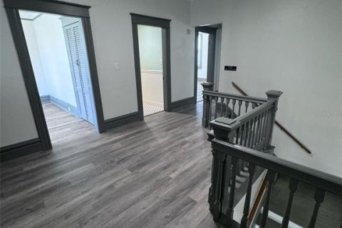 Immobilier commercial à louer à Tampa, Floride: 330.08 m2 № 1363349 - photo 6