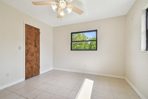 House in Tampa, Florida 4 bedrooms, 184.78 sq.m. № 1363287 - photo 25