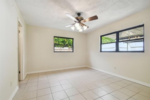 House in Tampa, Florida 4 bedrooms, 184.78 sq.m. № 1363287 - photo 27