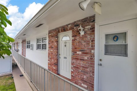 Copropriété à vendre à Pompano Beach, Floride: 2 chambres, 76.64 m2 № 1145583 - photo 1