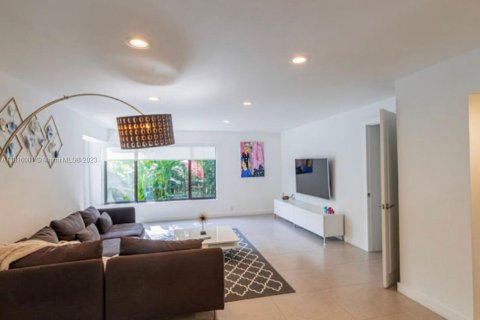 Casa en venta en Miami Shores, Florida, 5 dormitorios, 289.86 m2 № 566183 - foto 21
