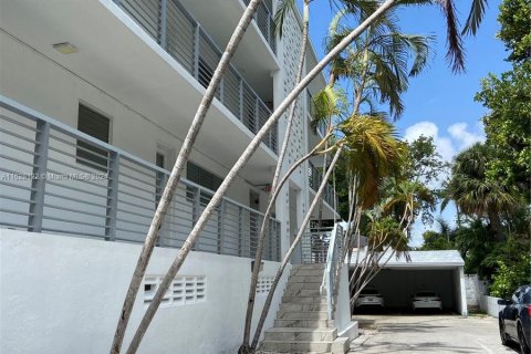 Condominio en venta en Bal Harbour, Florida, 2 dormitorios, 112.13 m2 № 1282131 - foto 11