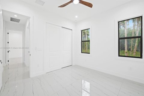 House in Naples, Florida 4 bedrooms, 184.97 sq.m. № 997826 - photo 24