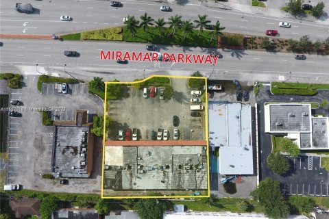 Propiedad comercial en venta en Miramar, Florida № 975854 - foto 2