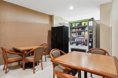 Condo in Riviera Beach, Florida, 1 bedroom  № 1154173 - photo 27