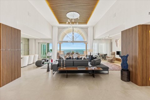 Condominio en venta en Miami Beach, Florida, 5 dormitorios, 633.59 m2 № 1233551 - foto 1