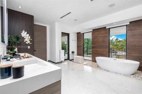 Villa ou maison à vendre à Miami Beach, Floride: 8 chambres, 600.06 m2 № 873937 - photo 30