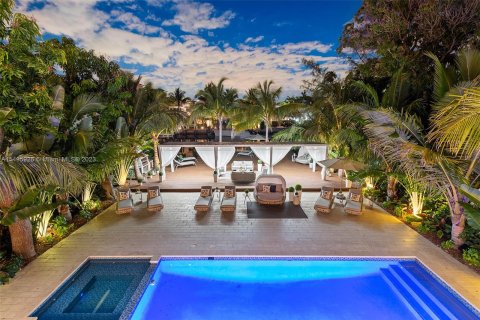 Villa ou maison à vendre à Miami Beach, Floride: 8 chambres, 600.06 m2 № 873937 - photo 14