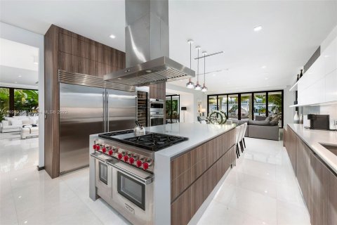 Villa ou maison à vendre à Miami Beach, Floride: 8 chambres, 600.06 m2 № 873937 - photo 8